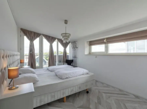 Beachside Apartment With Balcony