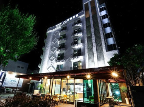 White Tourist Hotel
