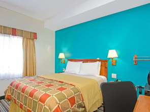 Travelodge by Wyndham LAX