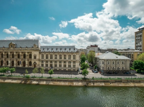 Lovely - 3 Bdr. Serviced Apartment In Old Town