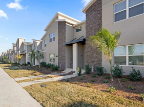 Modern townhome with private pool near Disney