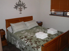 Hot Tub, Private Beach Access,walk to Everything