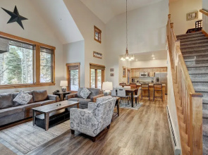 Spacious, Updated Townhome With Private Garage 3 Bedroom Condo
