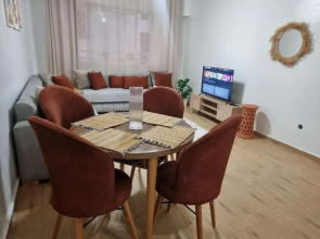 Spacious 2 BR near mausolée med V, 1min walk tram.