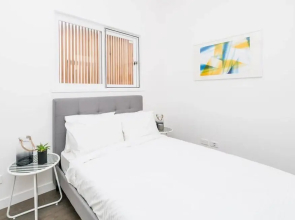 BB56 Bright and Breezy Bondi Beach House