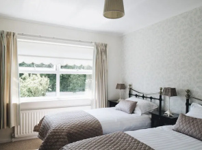 Portrush - Hope Cottage - sleeps 5 guests  in 3 bedrooms