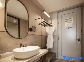 May  joys  Hotel