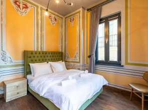 Historical Flat With Turkish Hammam