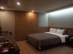 Louis Hotel