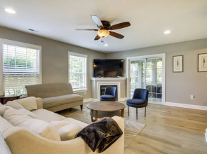 Charming Lewes Townhome w/ Sunroom: 5 Mi to Beach!