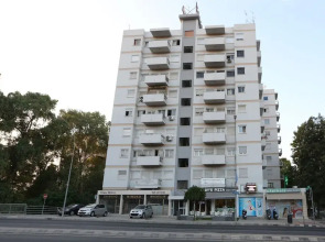The Bridge-House Apartment