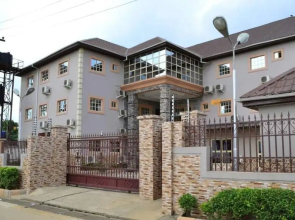 Rayjok Hotel And Suites