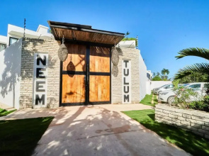 Neem 11 Stylish&Bright APT 2 Pools, AC, Gym & 50MB WIFI
