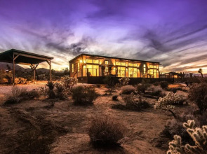 Sagebrush Bungalow - Modern Retreat W/hot Tub, Fire Pit And Bbq! 2 Bedroom Home by RedAwning