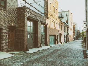 Huge Stylish 3 BR Loft Cobblestone St Next to NYC