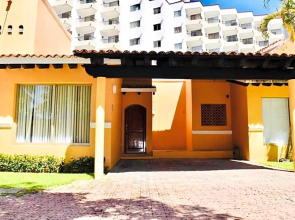 VILLA PARA 5 Personas 4 adultos y 1 Menor En HOTEL TSORO IXTAPA WIFI GRATIS