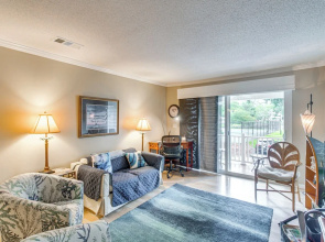 Resort-style Condo in St Simons ~ 1 Mi to Pier!