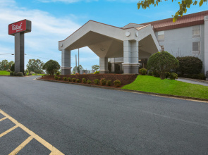 Red Roof Inn & Suites Newnan