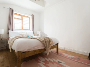 The Hive House - Large Light-flooded 6bdr Townhouse - Sleeps 13