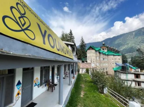 Young Monk Hostel & Cafe