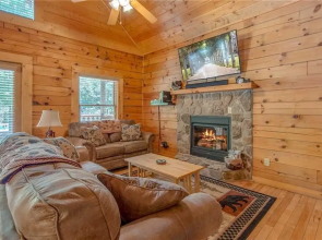 A Mountain Paradise 2 Bedroom Home with Hot Tub