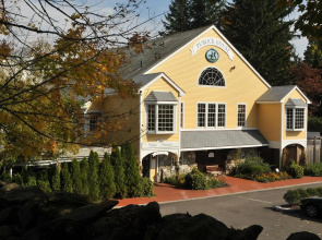 Publick House Historic Inn and Country Motor Lodge