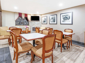 Super 8 by Wyndham Sterling Heights/Detroit Area