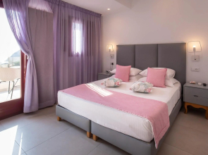 Mar n Mar Crown Hotel and Suites