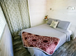 Waterview Family Style Two Bedroom Cabin #6 at Long Cove Resort by Redawning