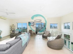 Pinnacle Penthouse Escape Panoramic Views Pool
