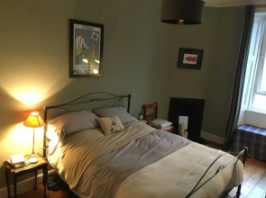 2 Bedroom Apartment In Central Edinburgh