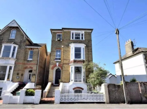 Ryde Beach Garden Apartment