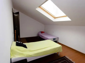4 Bed Villa Estate Sleeps 7 - Pool, Garden, Sauna