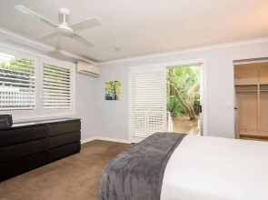 4 BDRM Pet Friendly Home 200m to Creek
