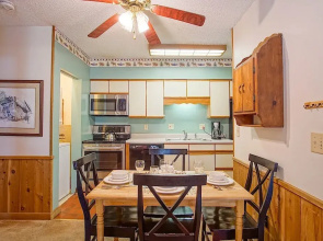 Whistlepunk #33: 1 Bedroom, 1 Full Bathroom: Slope Side, Wood Fireplace