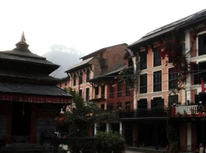 Gaun Ghar