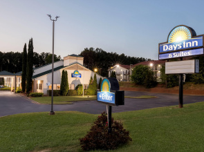 Days Inn & Suites by Wyndham Peachtree Corners/Norcross