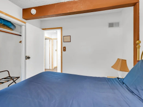 Brookside Cottage Within Yosemite's Splendor