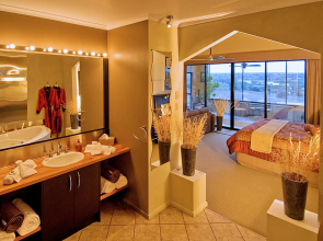 Romantic Getaways at Riverview Rise Retreats