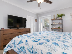 New Listing 4 Bedroom Pool Home Minutes away from Beaches and Boat Ramp 4 Home by RedAwning