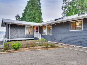 1/4 Mi to Beach: Family Home w/ Spacious Deck!