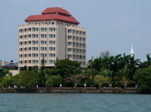 Vivanta Ernakulam, Marine Drive