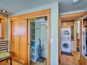 Lake Pend Oreille Condo w/ Porch & Mountain View!