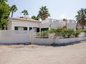 3 bedrooms house at Alcudia 50 m away from the beach with furnished terrace and wifi