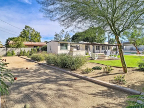 < 1 Mi to El Paseo: Cottage Oasis w/ Fire Pit