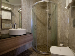 Artefes Hotel Old City