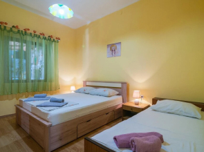 Beautiful Home in Dugi Rat With 3 Bedrooms, Wifi and Outdoor Swimming Pool