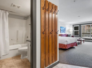 LARGE Studio | Ski In/Out | Pool & Hot Tubs | Central Upper Village Location
