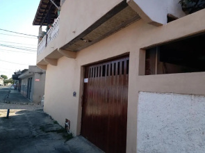 Casa aconchegante em Cabo frio, perto de tudo e com garagem 64m2