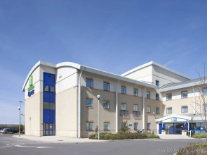 Holiday Inn Express Cardiff Airport by IHG